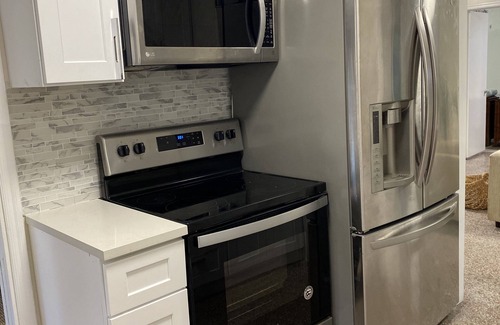 Deerfield Beach Cottage | Adorable Cottage Steps From The Beach! Sleeps Up To 8, FAMILY AND PET FRIENDLY