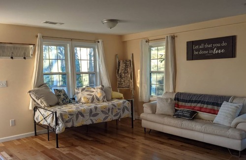 Langley House | Adorable cottage getaway