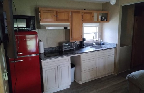 Fellowship Apartment | Adorable Cottage on farm- 10 mins to WEC