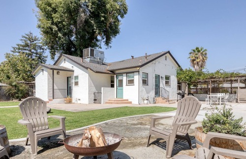 Visalia House | Adorable Downtown Home with Spa, Gourmet Kitchen