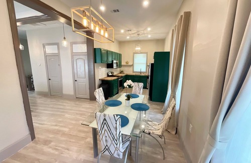 Midtown Apartment | Adorable Gem in the Heart of Savannah!
