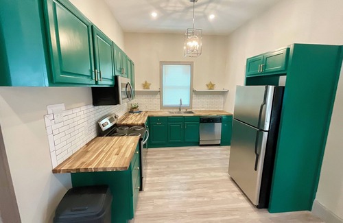 Midtown Apartment | Adorable Gem in the Heart of Savannah!