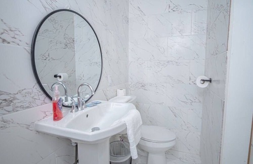 Eastside Promise Neighborhood House | Adorable Guesthouse So Close to Amazing Downtown