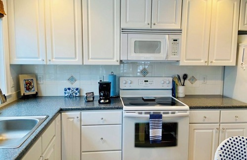 Ogunquit House | Adorable Home in the Heart of Ogunquit. Walk to town, beach, and Perkins Cove!