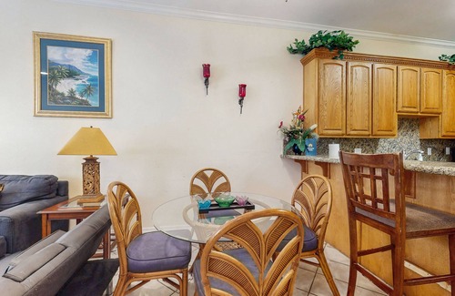 South Padre Island Condo | Adorable home with pool, patio, central AC, & washer/dryer - 1/2 block to beach