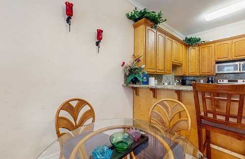 South Padre Island Condo | Adorable home with pool, patio, central AC, & washer/dryer - 1/2 block to beach