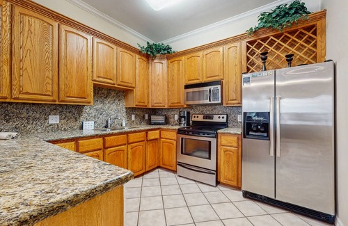 South Padre Island Condo | Adorable home with pool, patio, central AC, & washer/dryer - 1/2 block to beach