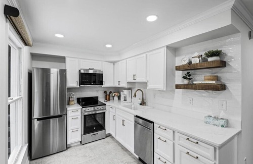 Blue Water House | Adorable lake access cottage, completely renovated-firepit,obstaclecourse&more!