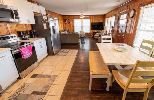 North Carolina Coast Cottage | Adorable Oceanfront Cottage. Plan your trip to Paradise Island today!
