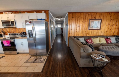North Carolina Coast Cottage | Adorable Oceanfront Cottage. Plan your trip to Paradise Island today!