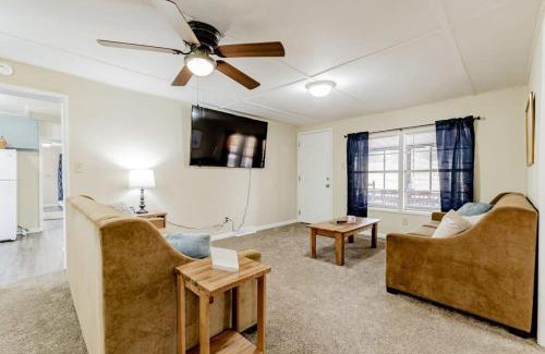 Columbia House | Adorable on Taylor-15 mins to Downtown- Front Unit