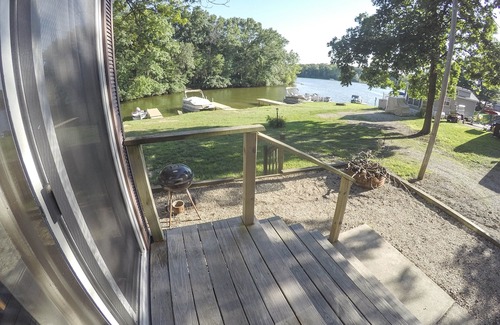 Effingham House | Adorable Park Model On The Water In Lake Sara Campground!
