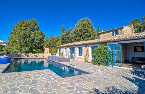 Saragano Villa | Adorable Posh Villa Overlooking Umbrian Hills