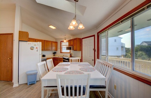 Topsail Beach House | Adorable Renovated Beach Cottage - Steps to the Beach Access!