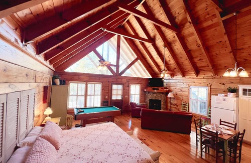 Pigeon Forge Ski Chalet | Adorable Shut’er Inn – Cozy Studio Cabin - Free Daily Attraction Tickets!