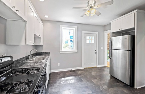 Front Park House | Adorable West Side Cottage free Onsite Parking