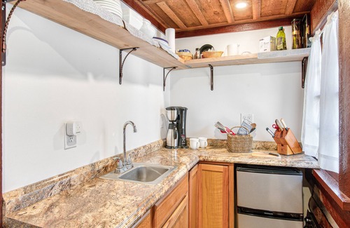 Lake Junaluska Apartment | Adorable Wooded Getaway w/Free WiFi, Shared Pool, Kitchenette & Great Location