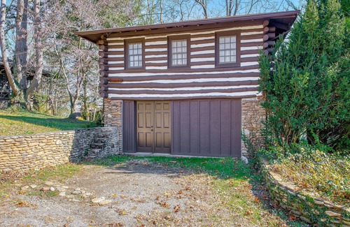 Lake Junaluska Apartment | Adorable Wooded Getaway w/Free WiFi, Shared Pool, Kitchenette & Great Location