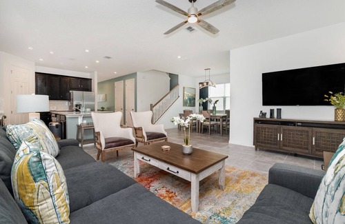 Four Corners House | ADT8961 Summary: Sola