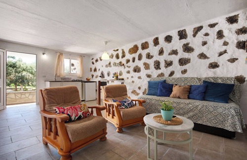 Tuineje House | Adults-Only Holiday Home Alma Eco-Rustic with Shared Pool and Terrace