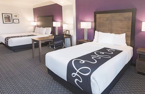 Arlington Hotel | Adventure Awaits: Comfy Retreat Near Arlington's Top Attractions!