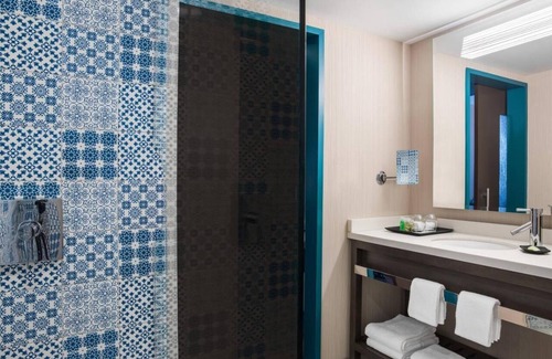 Downtown Cleveland Hotel | Adventure Awaits! Near Huntington Convention Center of Cleveland, 4 Trendy Units