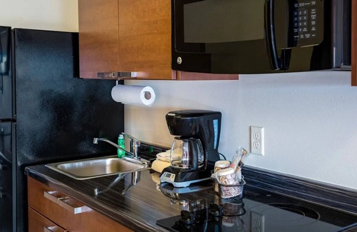 Kalispell Hotel | Adventure Awaits: Room with Kitchen Near Montana Landmarks!