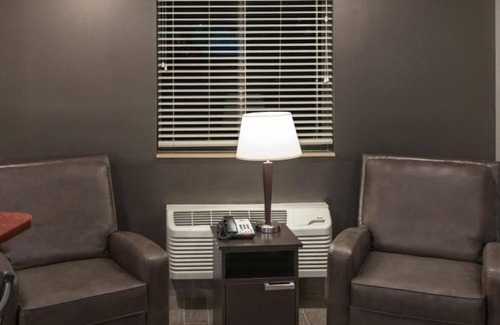 Kalispell Hotel | Adventure Awaits: Room with Kitchen Near Montana Landmarks!