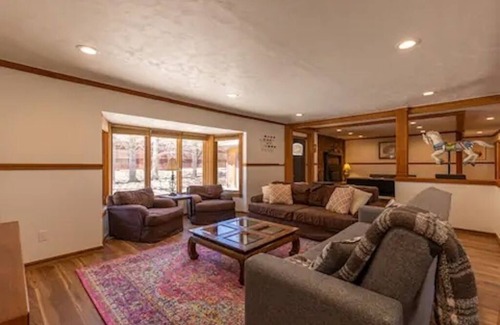 Durango House | Adventure HQ! Families /Groups seeking escape and privacy in a prime location.