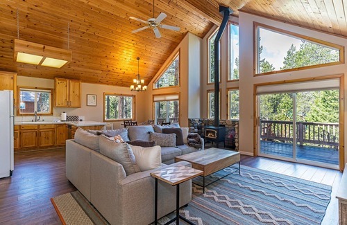 Truckee Cabin | Adventure in style at Tahoe Donner, you'll love it and so will your pup!