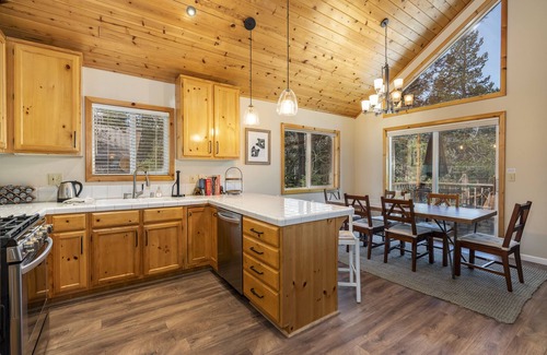 Truckee Cabin | Adventure in style at Tahoe Donner, you'll love it and so will your pup!
