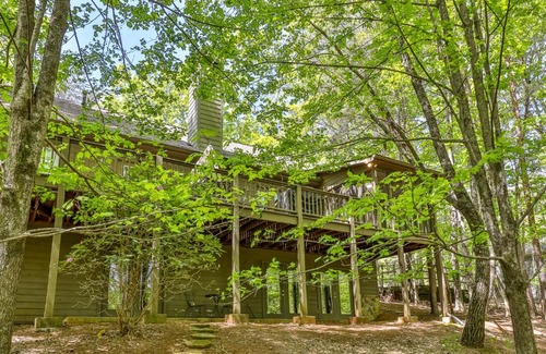 Big Canoe House | Adventures at Big Canoe - Spacious Cabin Rental in Big Canoe - Serene Nature Views, Cozy Fireplace, Spacious Decks, Walking Dist