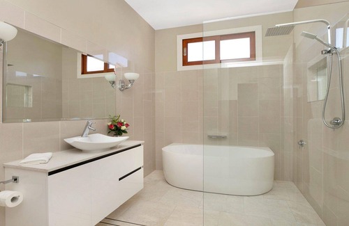 Bowral House | Advilla - stylish, charming and central location