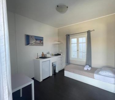 Korissia Hotel | AEGEAN VIEW SEASIDE ROOMS AND STUDIOS KEA
