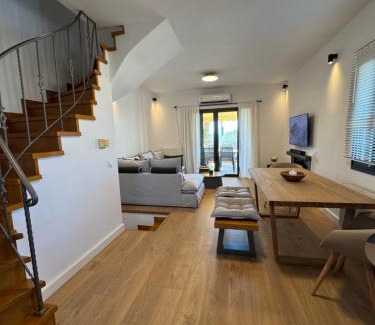 Ayioi Asomatoi House | Aegina Horizon Stonehouse No I
