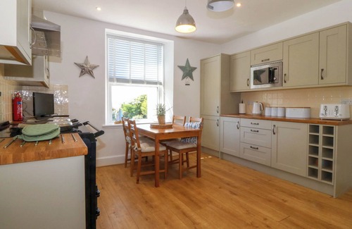 Garn Fadryn House | AEL Y FRON, pet friendly, character holiday cottage in Aberdaron