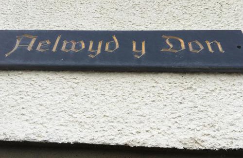 Tan-y-groes House | Aelwyd Y Don
