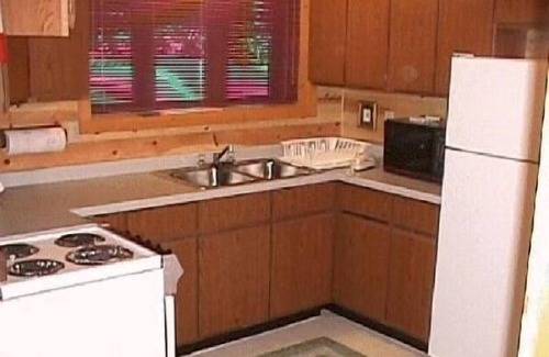 Butternut Cabin | 'AERIE' Eagles Nest Lodge, Five bedroom, Two kitchen, Full Log home