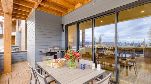 Bend House | Aerie Modern 4 Unit Buyout 4 Units w Hot Tub Mountain Views Near Downtown