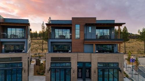 Bend House | Aerie Modern 4 Unit Buyout 4 Units w Hot Tub Mountain Views Near Downtown