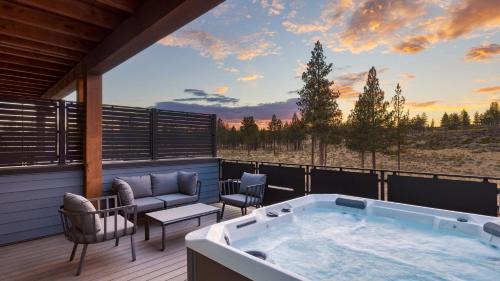 Bend House | Aerie Modern 4 Unit Buyout 4 Units w Hot Tub Mountain Views Near Downtown