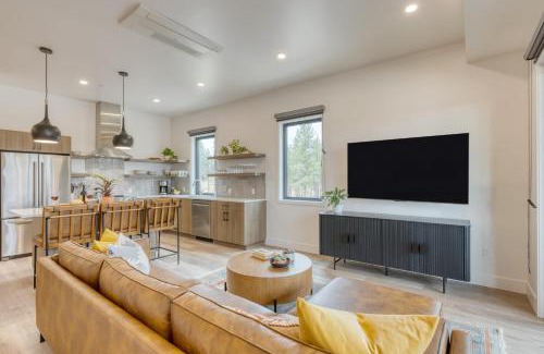 Bend House | Aerie Sleek 6 Unit Buyout 6 Units 15BDR Deck Hot Tub Views Near Old Bend