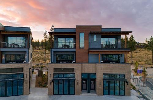 Bend House | Aerie Sleek 6 Unit Buyout 6 Units 15BDR Deck Hot Tub Views Near Old Bend