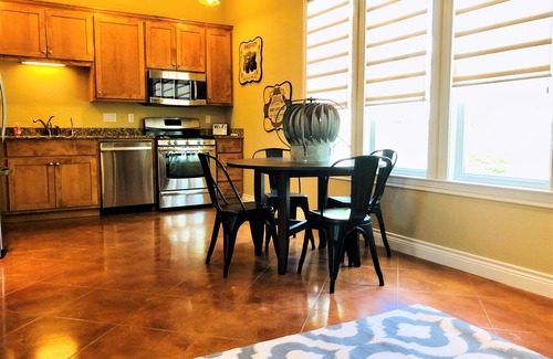 Fredericksburg House | Aermotor Loft -100yds to Main Street! Sleeps 4, HOT TUB