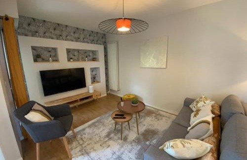 Estanove House | Aesthetics - 2 bedrooms and secure parking!