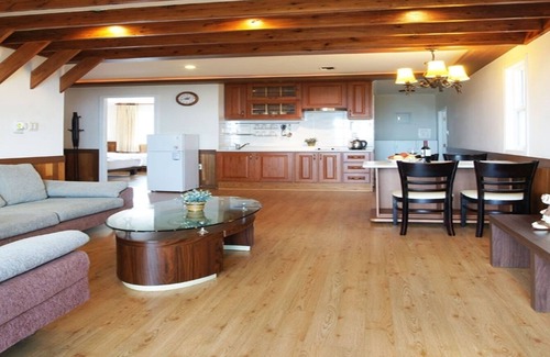 Downtown Hotel | Aewol ParkHill Village