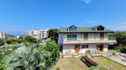 Aewol Hotel | Aewol Yeonhwachon Pension