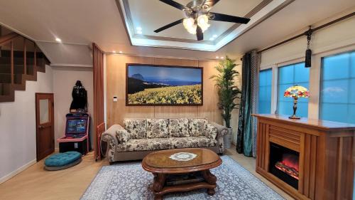 Aewol Hotel | Aewol Yeonhwachon Pension