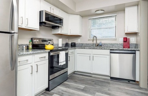 Indianapolis Apartment | Affordable 2-Bed Meridian Hills