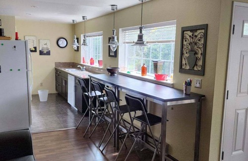 Bandon House | Affordable, Bandon-by-the-sea Retreat,Steps To The Beach 3 Bds/2 Baths Sleeps 8